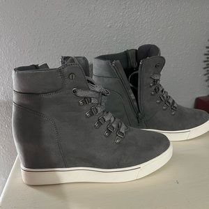 Wedge sneakers